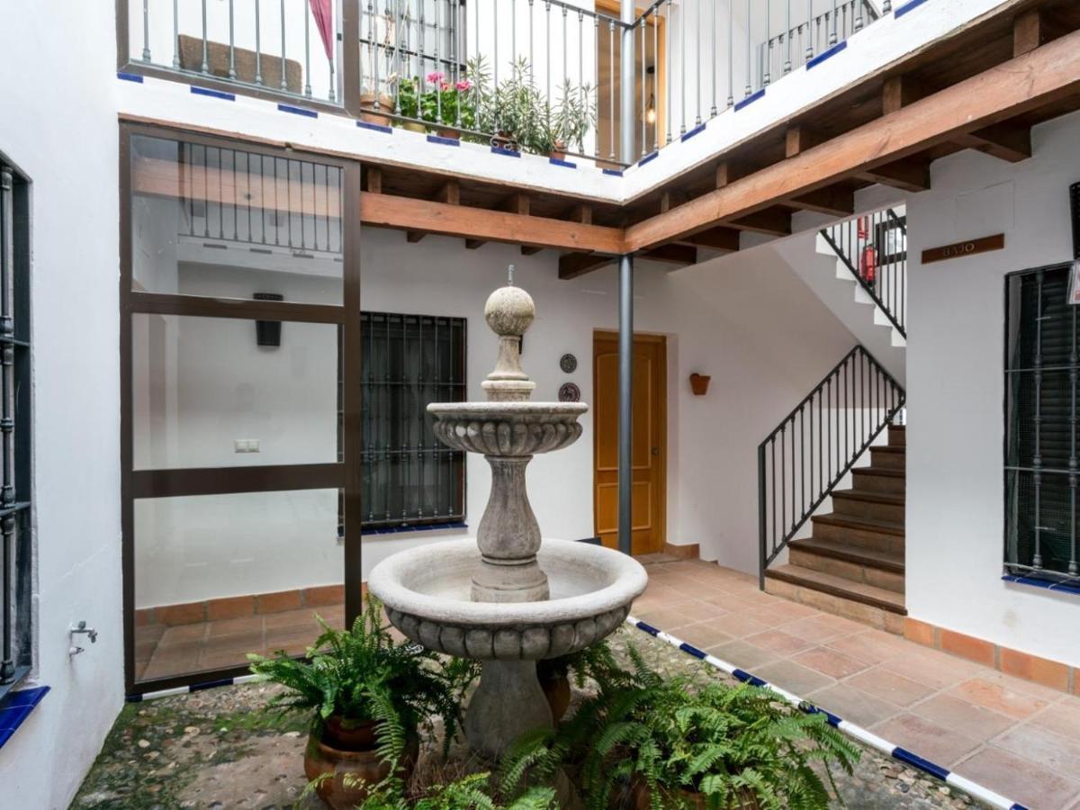 Holi-Rent Santa Marina Apartman Sevilla Kültér fotó